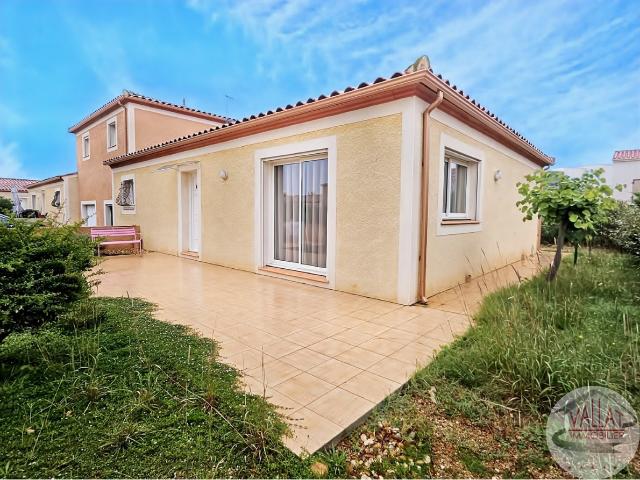 Villa spacieuse dans résidence sécurisée avec grand garage, jardin et places de parking à vendre sur Vias !