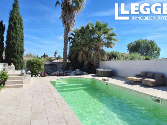 Villa spacieuse de plain pied avec piscine dans un cadre verdoyant