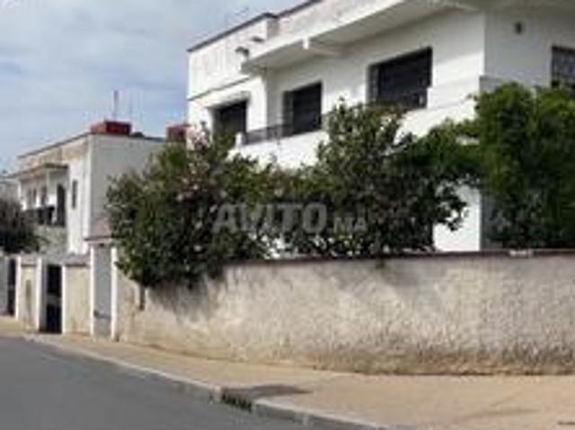 Villa Spacieuse et Élégante à Vendre à Rabat