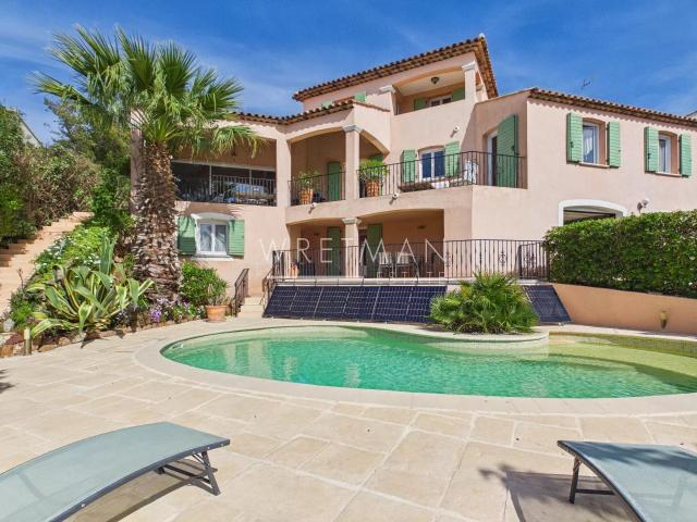 Villa spacieuse et parfaitement agencée avec appartement V. 214m² Vidauban