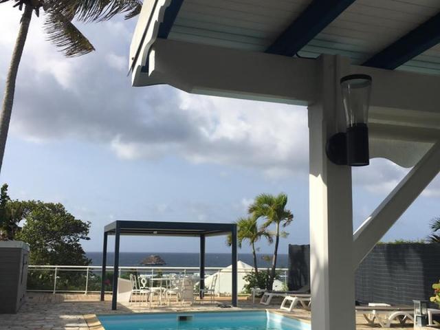 VILLA SPLENDIDE VUE MER, piscine, carbet et plage à pied
