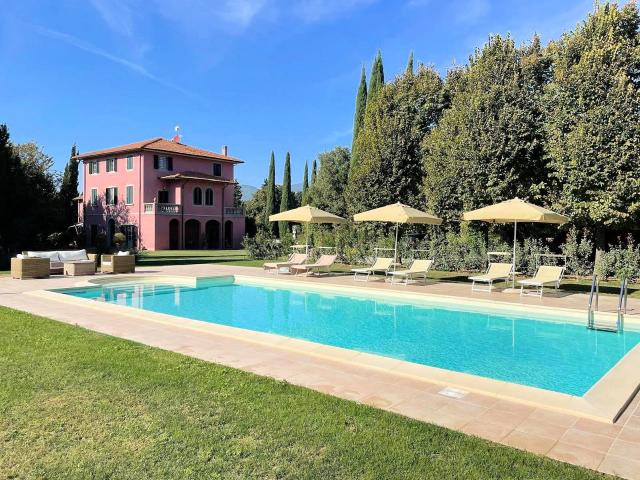 Villa storica di grandi dimensioni con parco e piscina in ve. 610m² Pontedera
