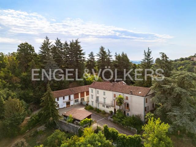 Villa storica in collina immersa nel verde 268m² Asti
