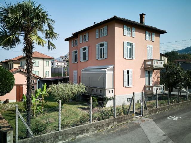 Villa stile Liberty con giardino e tre unità abitative ideale anche come investimento