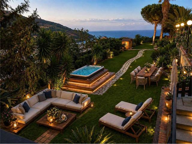 Villa su tre piani con giardino, piscina e box auto 184m² Santo Stefano al Mare