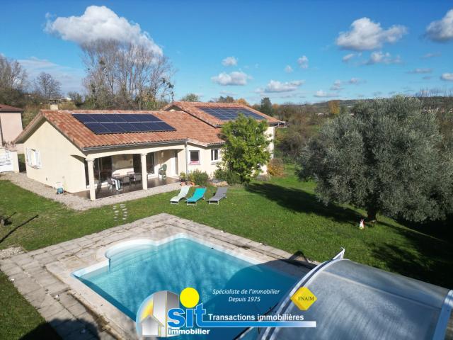 Villa sur demi sous sol avec piscine