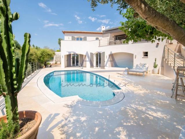 Villa sur le golf de sainte maxime