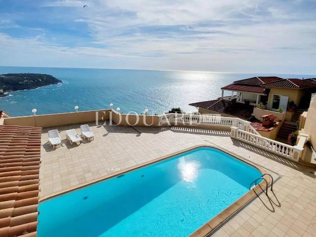 Villa sur le toit avec grande terrasse, vaste jardin, magnifique