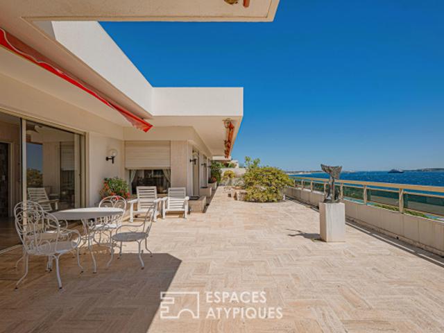 VILLA SUR LE TOIT de 212m² et sa terrasse de 418m² pleine vue mer