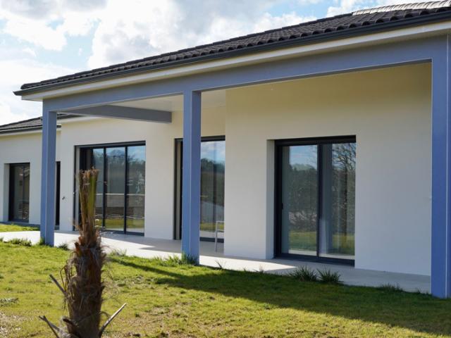 VILLA SUR LES HAUTEURS PRESTATIONS HAUT DE GAMME