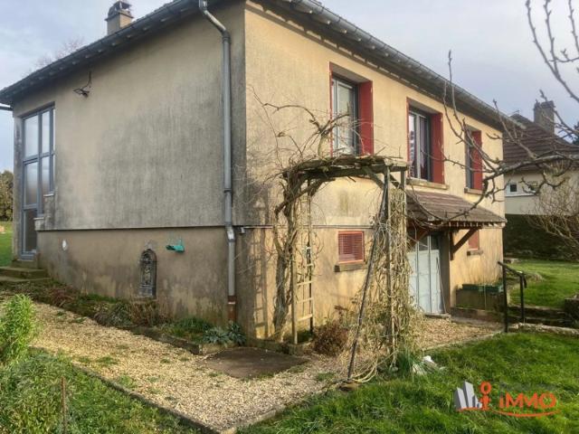 Villa sur sous sol total avec jardin de 900m2