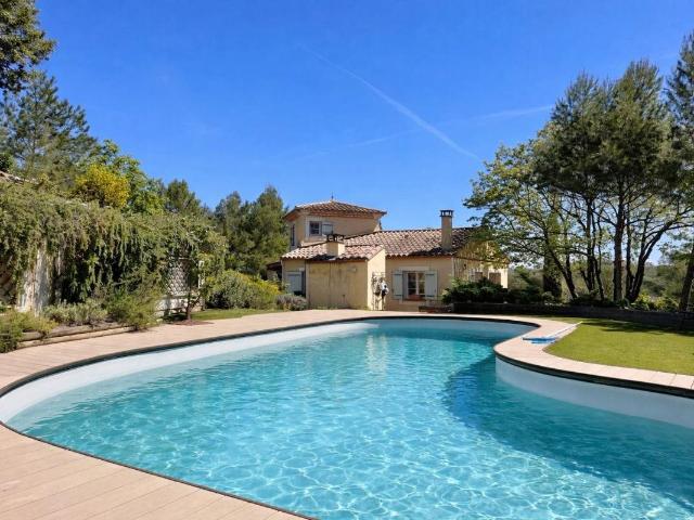Villa sur terrain boisé avec dépendances + piscine 165m² La Digne d'Amont