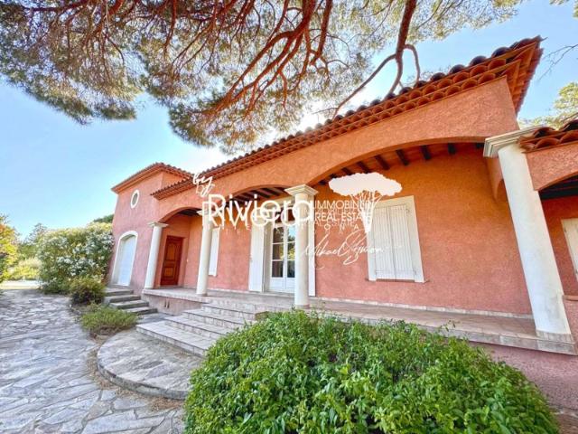 VILLA SUR TERRAIN PLAT PROCHE CENTRE ET PLAGES