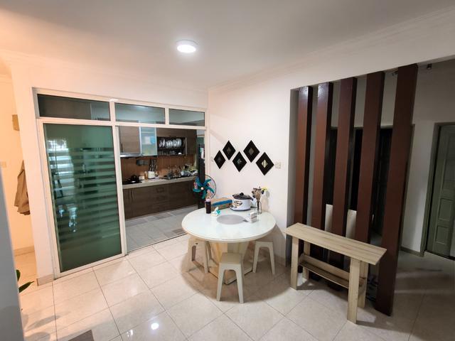 Villamas Low Density in Puchong Well Maintain Ready Move in Free MOT