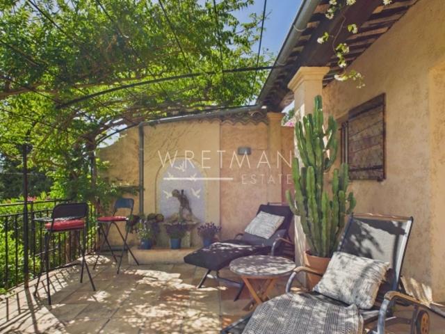 Villa/appartement dans un domaine privé avec piscine et vue mer – Vence