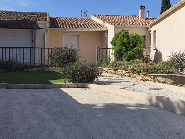 VILLAGE NIMES EST MAISON RECENTE 130M2 SUR PARCELLE 523M2