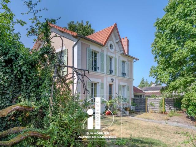 VILLAGE AUX PORTES DE BARBIZON, MAISON DE CARACTERE DE 172 M² SUR UN JARDIN DE 1 743 M²