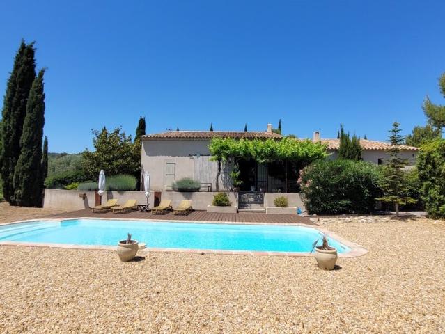 Village avec commerces et restaurants, 10 minutes de Capesta. 319m² Bize Minervois