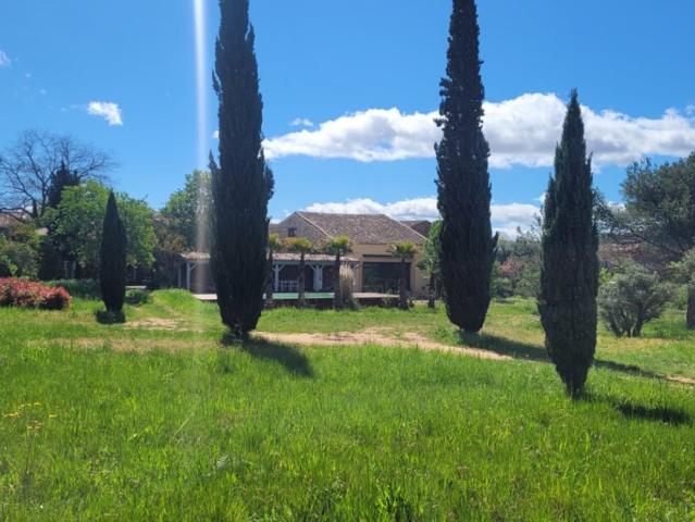 Village avec cafe/epicerie, ecoles, a 25 minutes de Beziers. 366m² Saint Chinian