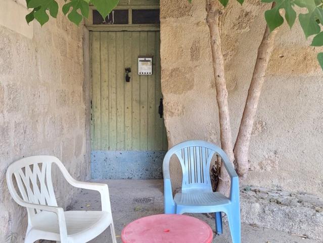 Village avec bar/cafe, restaurants, epicerie, boulangerie, p. 75m² Autignac