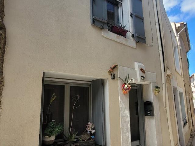 Village avec bar/cafe, restaurants, epicerie, boulangerie, p. 90m² Saint Geniès de Fontedit