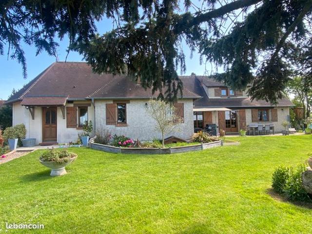 Village à 7 minutes d’Evreux Maison familiale belles pièces de réception sous sol total de 160 m2 excellentes performances énergétiques