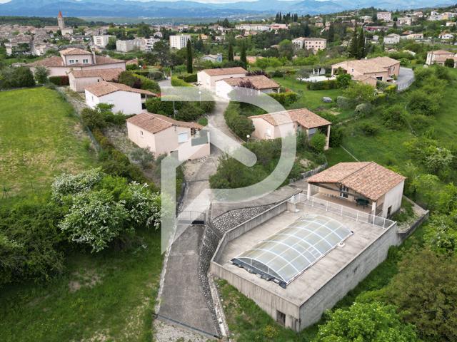 Village de gîtes à vendre Villeneuve De Berg 18 pièce s 345 m2