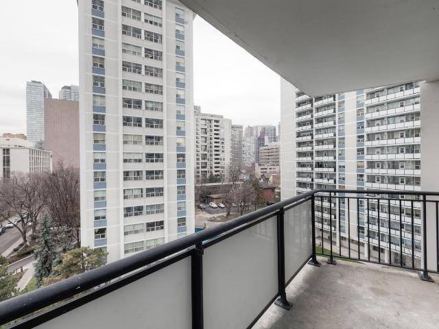 Village Green 1 Bedroom Apartment for Rent at 50 Alexander St, Toronto, ON M4Y 1B6 The Village