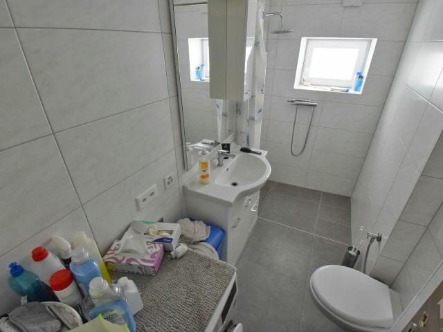 Village house with 7 rooms on sale in Erde 146 m² | dreamo. Ch