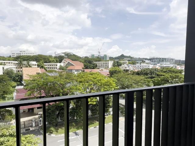 Village @ Pasir Panjang D5, Condominium