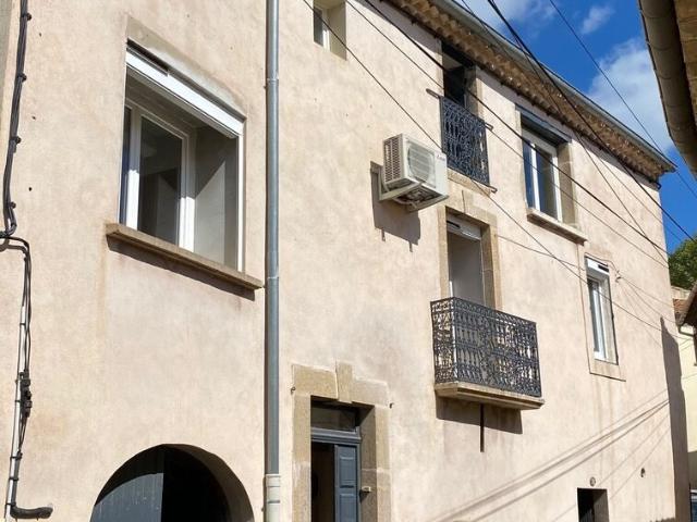 Village viticole Aoc prise et recherche avec quelques commer. 165m² Faugères