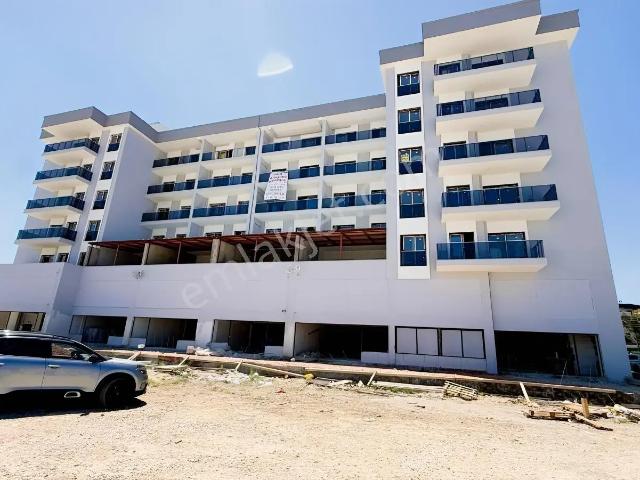 Villakent Girişinde Havuzlu Lüks Satılık Büyük 1+1 Daire