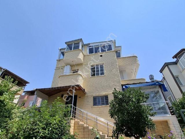 Villakent Sitesinde 3 Katıda Kullanıma Hazır Satılık Villa