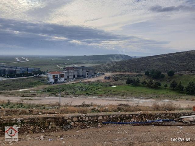 Villakent'de Yapılaşma İçerisindeki Bölgede Manzaralı Arsa