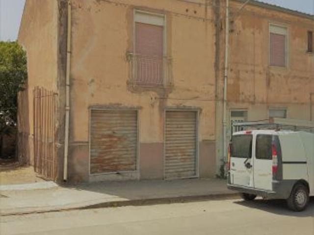 Villarosa en Via Trento, unit abitativa indip.te composta da 8 vani cat.li