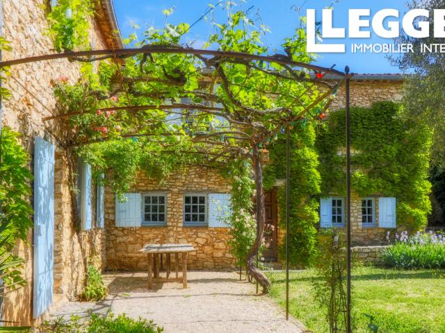 VILLARS, LUBERON Votre rêve Provençal ! Magnifique propriété avec 4 chambres, piscine, jardin et vues