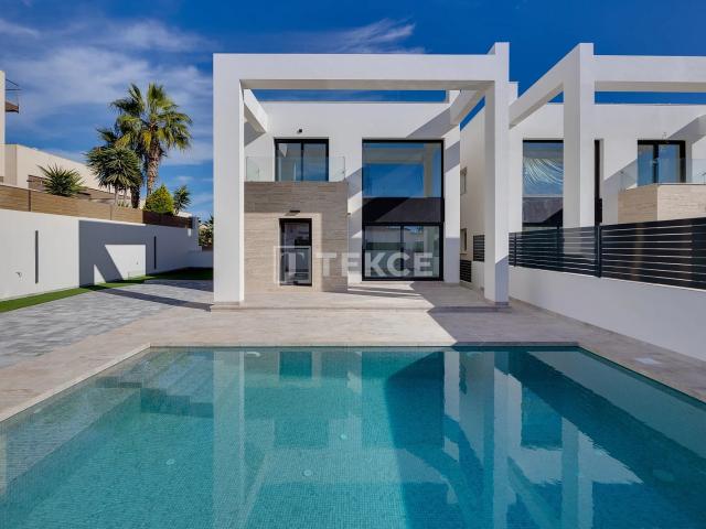 Villas con Piscina Privada y Solárium en Torrevieja
