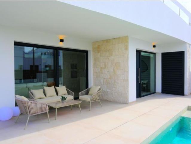 Villas Adosadas de Obra Nueva Listas para Entrar a Entrar – Dolores, Alicante
