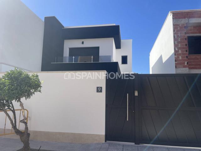 Villas de 3 Dormitorios con Piscina y Jardín en Almoradí