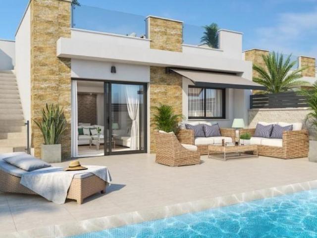 Villas de Obra Nueva con Piscina Privada en Oasis de la Mari. 99m² San Fulgencio