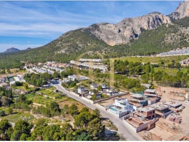 Villas de Obra Nueva en Balcón de Polop: Privacidad, Diseño y Vistas al Mediterráneo