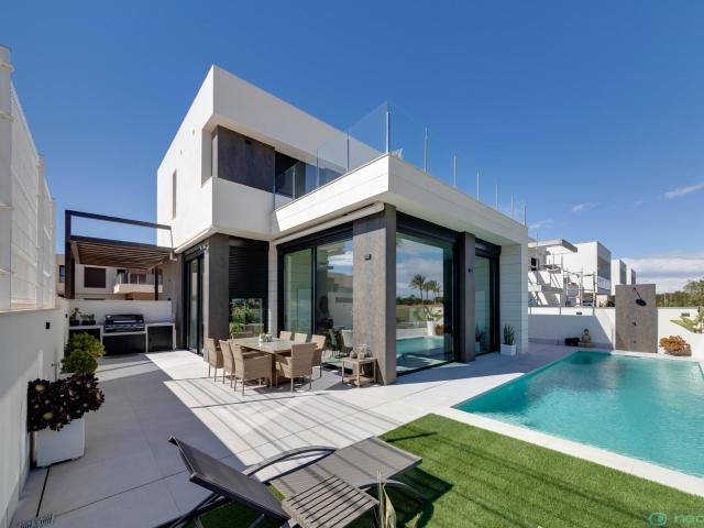 VILLAS DE OBRA NUEVA EN PILAR DE LA HORADADA EN EL CAMPO DE GOLF