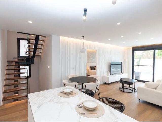 Villas de lujo con piscina privada solarium y sotano en Pilar de la Horadada