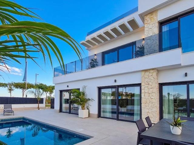 Villas de Lujo en Murcia – Cerca de Campos de Golf y la Playa