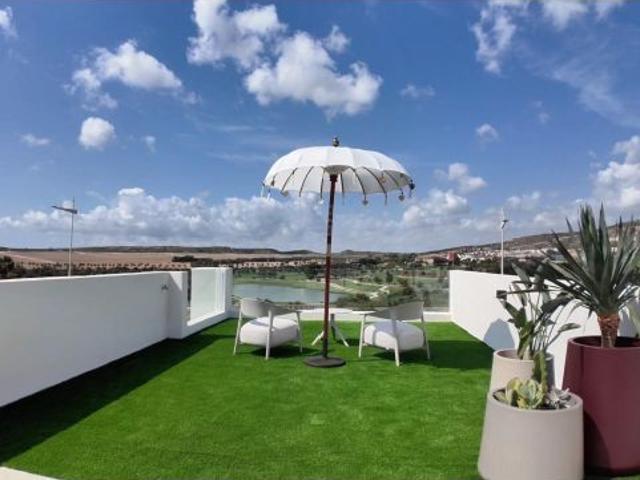 Villas independientes con 3 dormitorios y 2 baños, piscina, en La finca Golf Resort