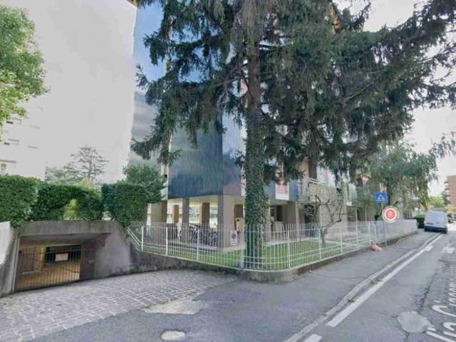VILLASANTA box singolo ampio in locazione