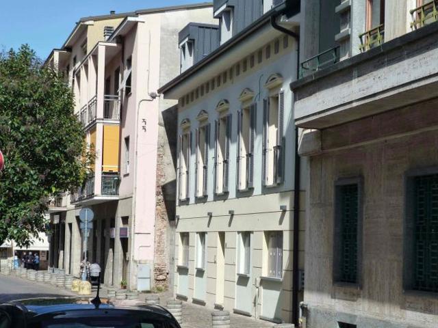 VILLASANTA centralissimo villino INDIPENDENTE