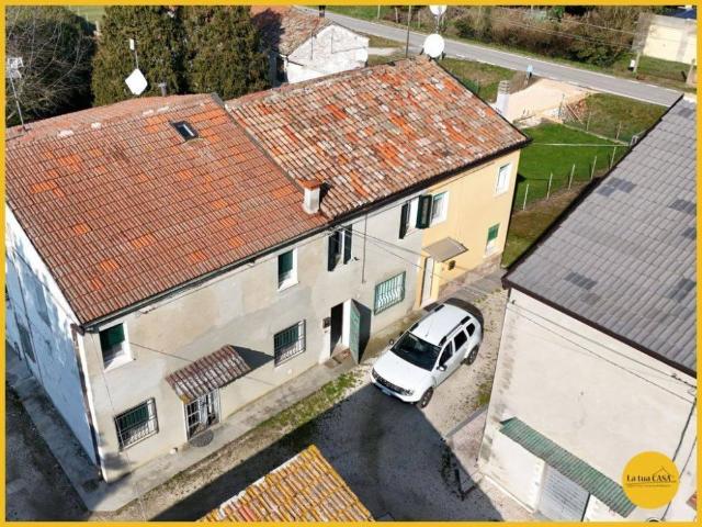 Villaschiera PLURILOCALE in affitto a Ferrara Fe