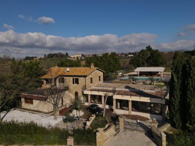 Ville e casolari Perugia, loc. Ripa