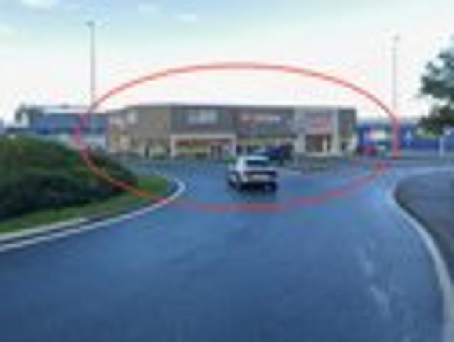 VILLE LA GRAND MURS COMMERCIAUX A VENDRE EMPLACEMENT PREMIUM